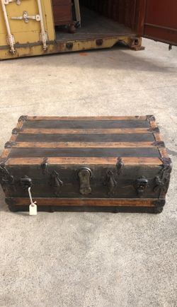 Flat top 1800 steamer trunk