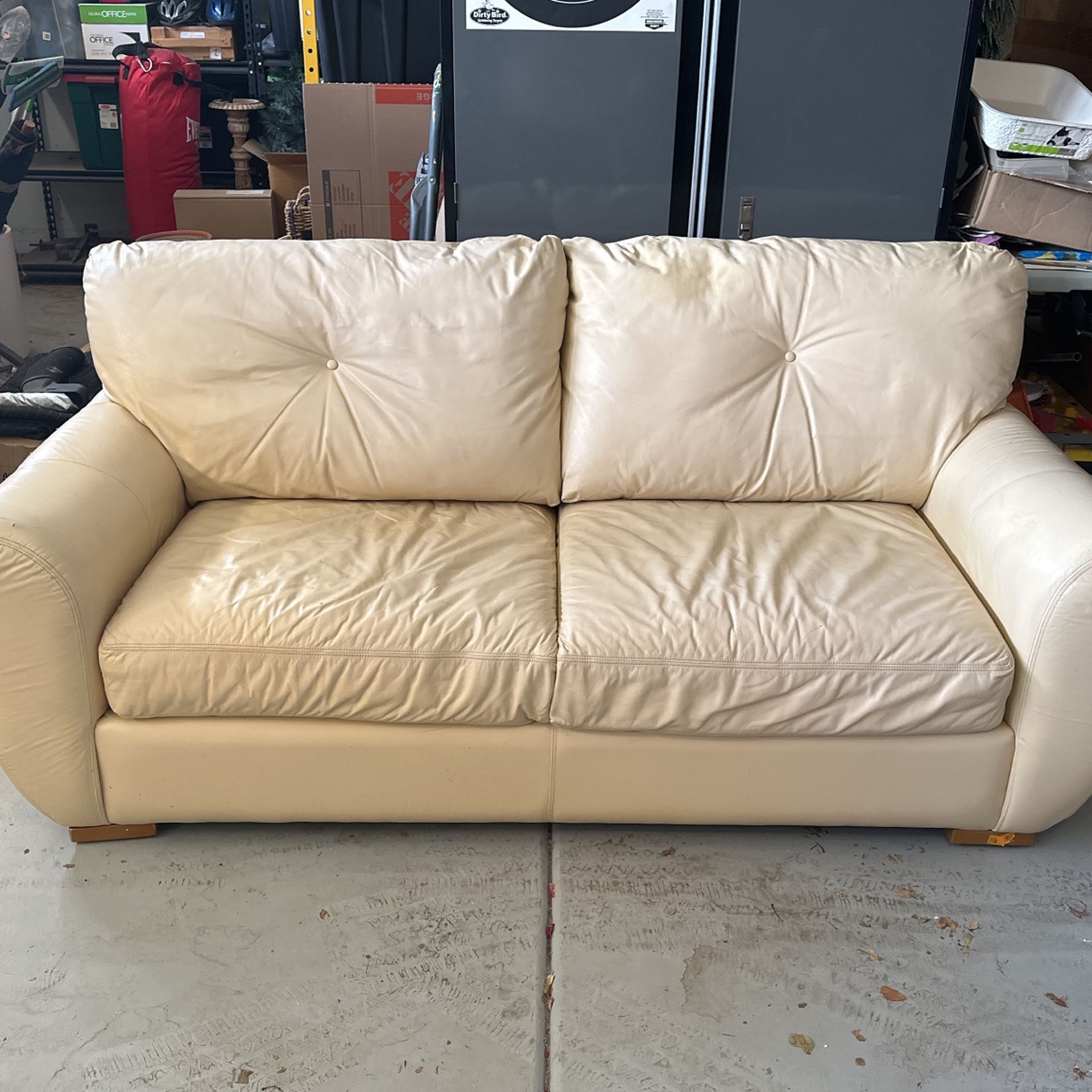 Free Leather Love Seat for Sale in Rancho Mirage, CA OfferUp