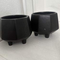 Black decorative bowls
