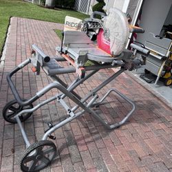 Miter Saw Ridgid With Stand. 