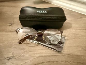 Vogue eye glasses with case