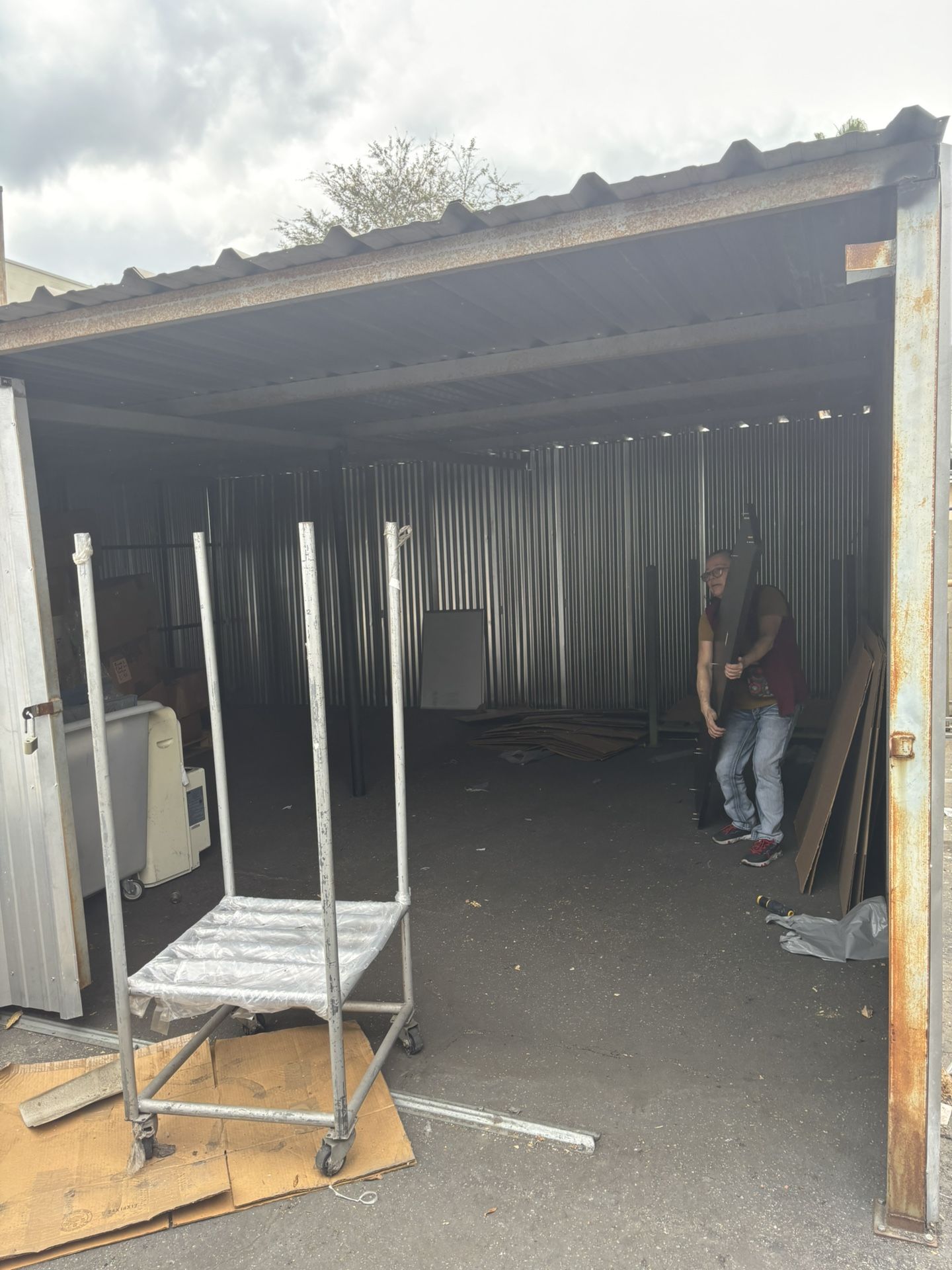 Perfect Gardening Shed – Spacious Metal Storage Unit!