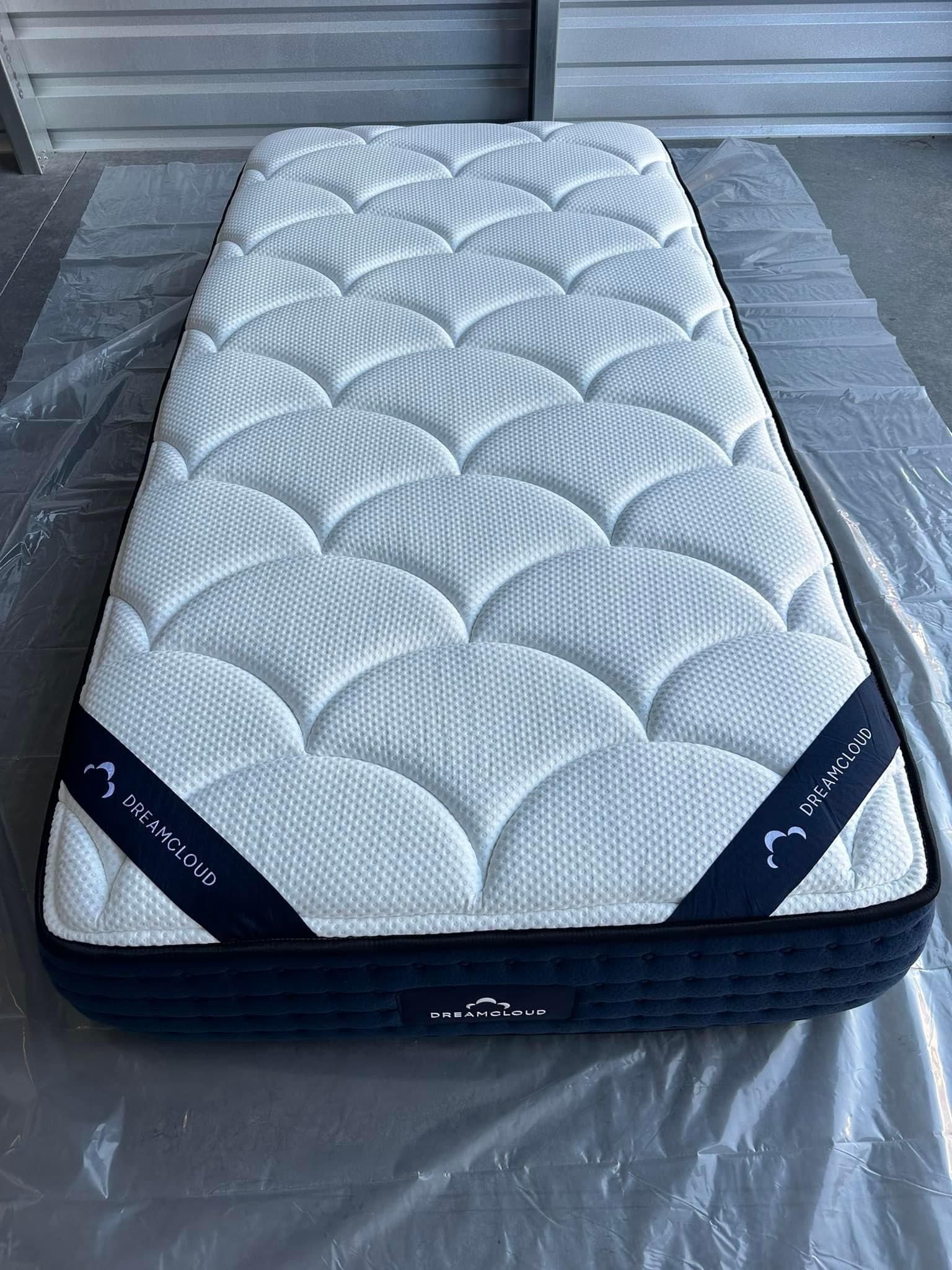 Dreamcloud Memory Foam Mattress Bed - Like New