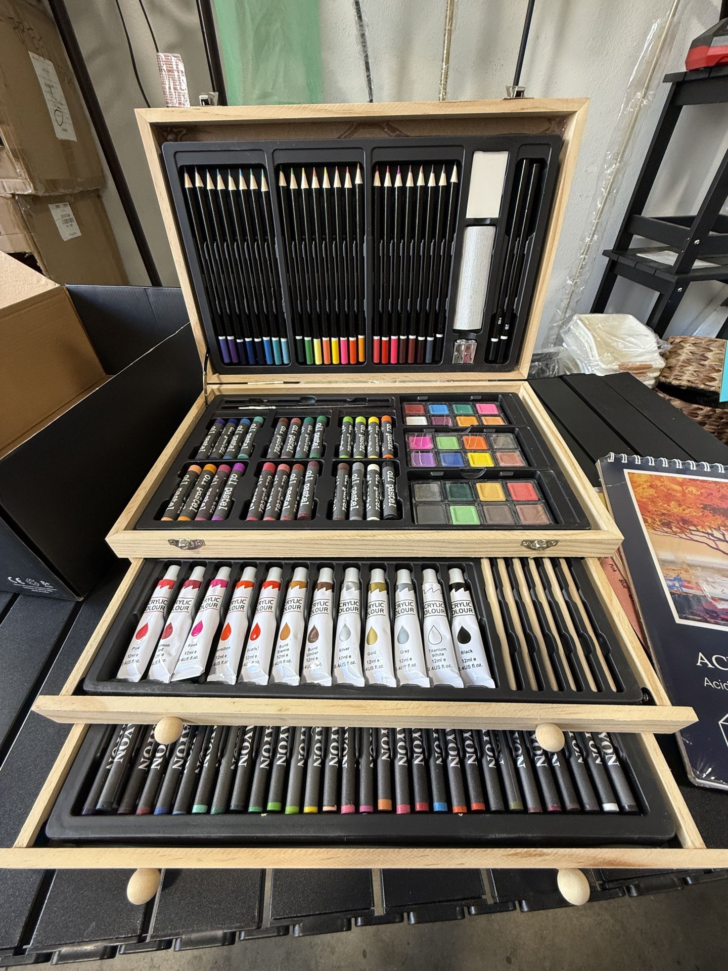 175 Piece Deluxe Art Set In Wooden Case