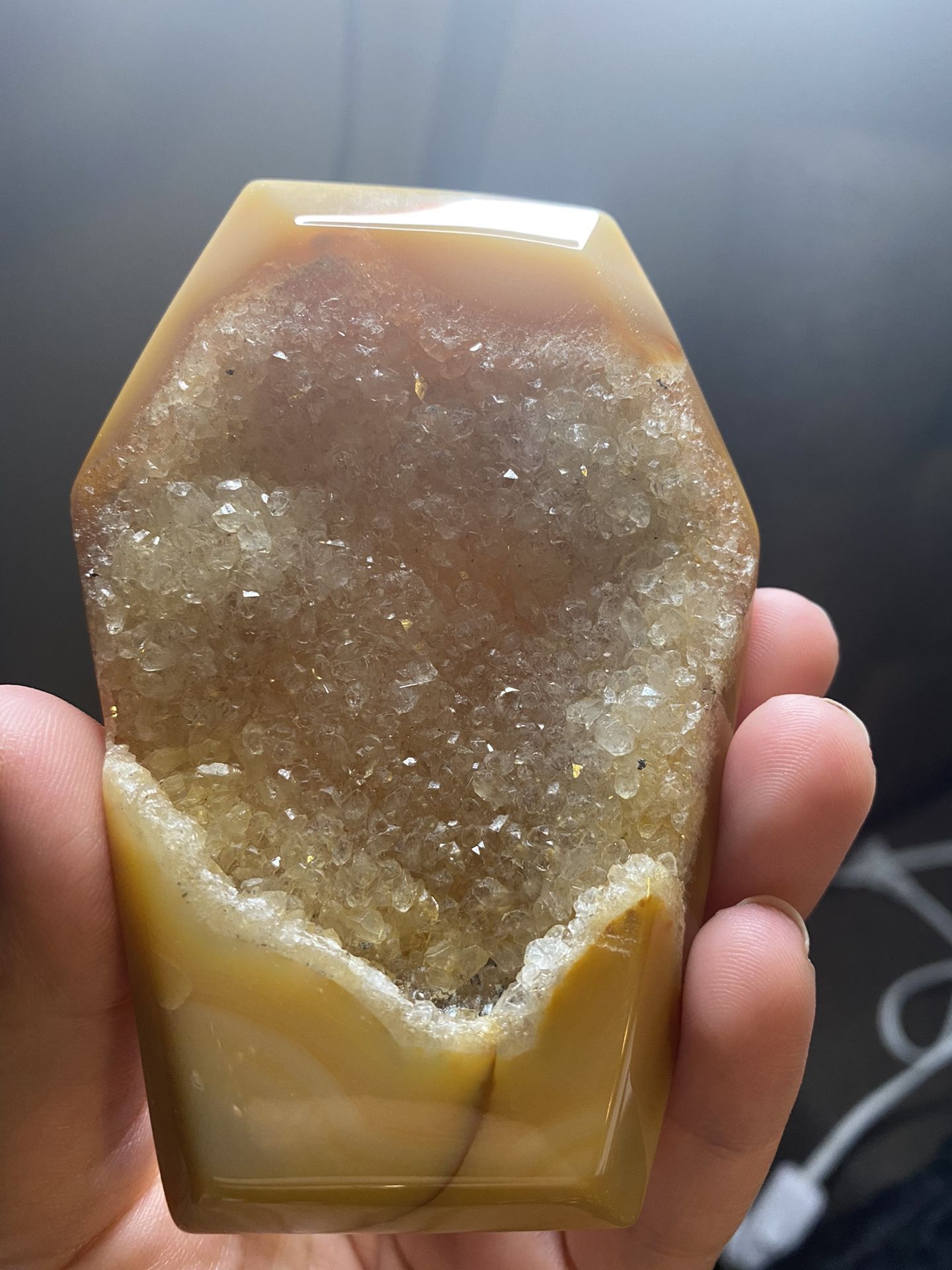 Coffin-shaped agate geode