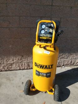 DeWalt 175 Max PSI Portable Air Compressor