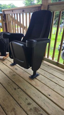 butaca de cine o silla para auditorio.

Cinema seat or auditorium chair.