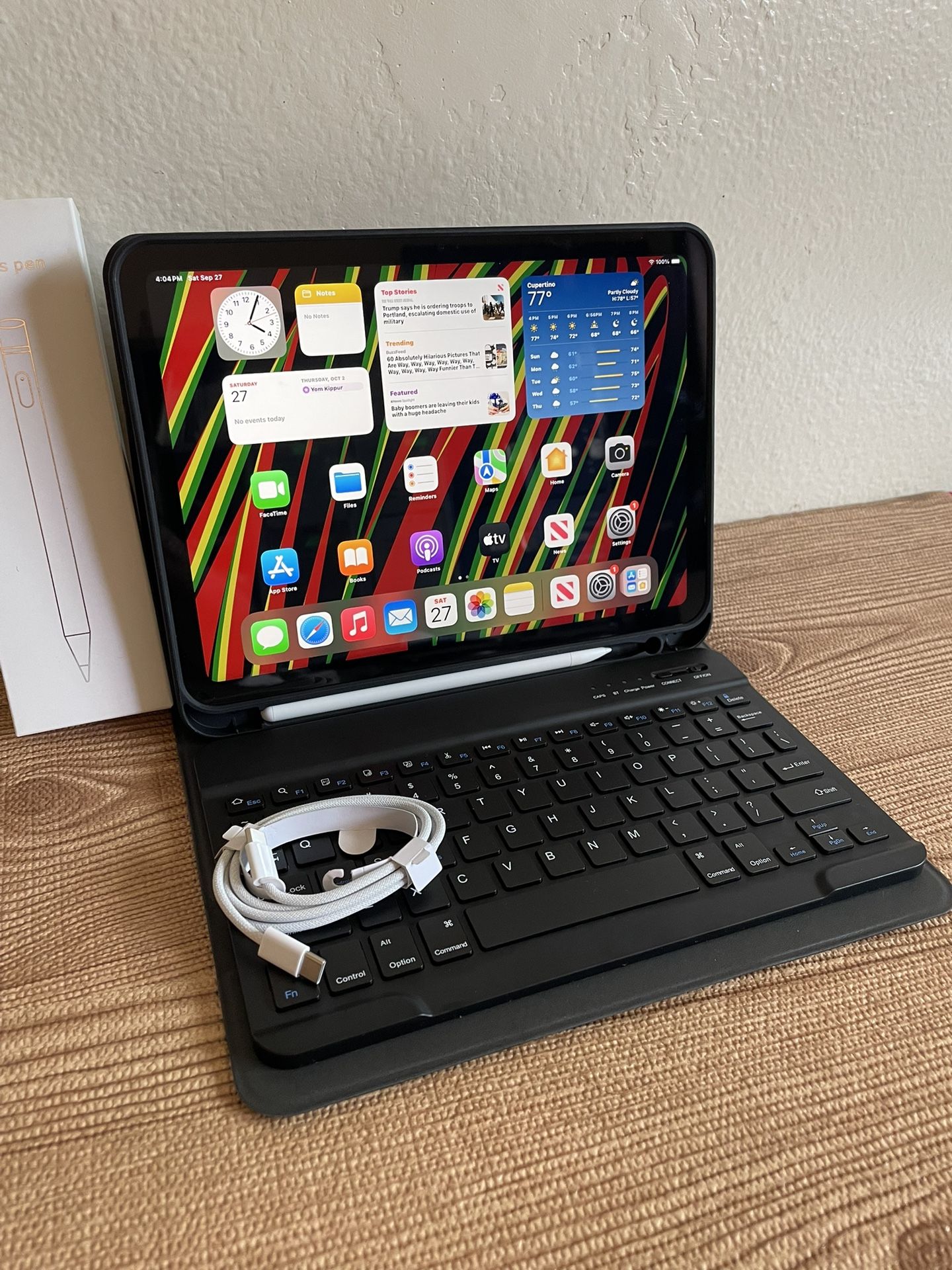 Apple iPad 10th Generation 256GB With Keyboard case and Pencil