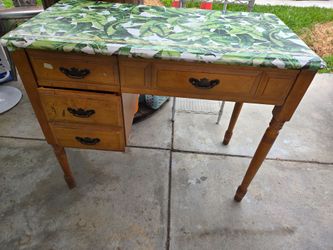 Sawing machine desk