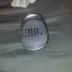 JBL Clip 4