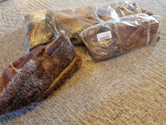 Set of women's gloves and leg warmers