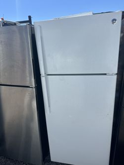 Ge White Refrigerator Great Working Condition