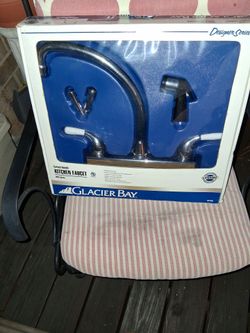 Kitchen faucet never used open box pickup only cash