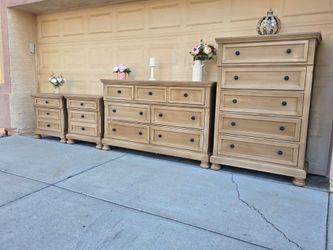 Dresser set