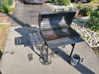 Large charcoal barrel grill