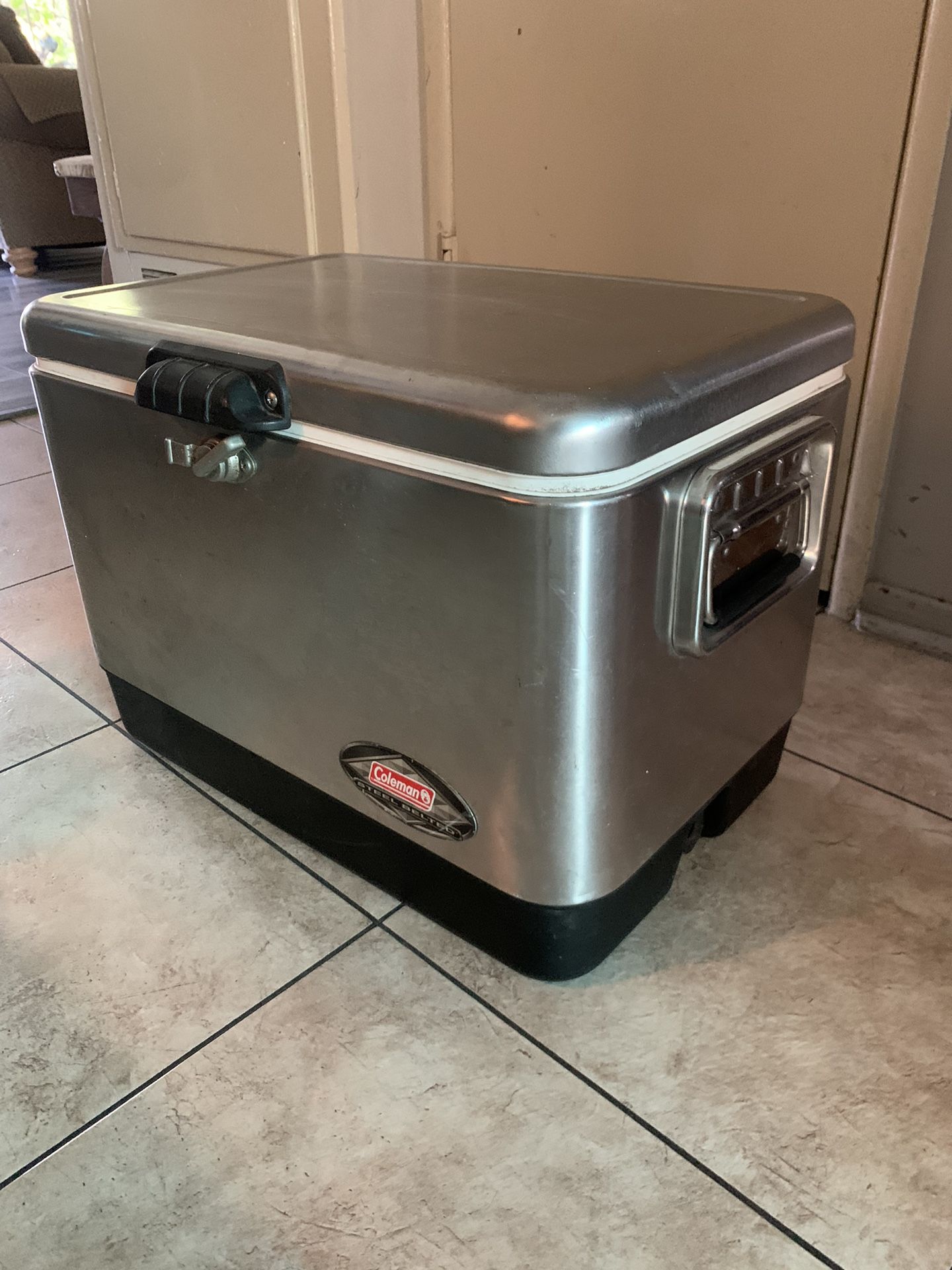 Coleman Cooler. Steel Belted 45 Quarts