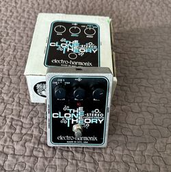 Electro-Harmonix Clone Theory - Guitar effects pedal
