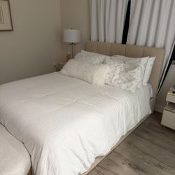 Queen Size Modern Bed With Mattress 
