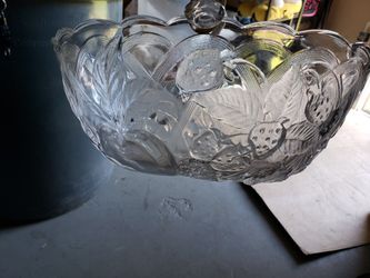 Glass basket with plates