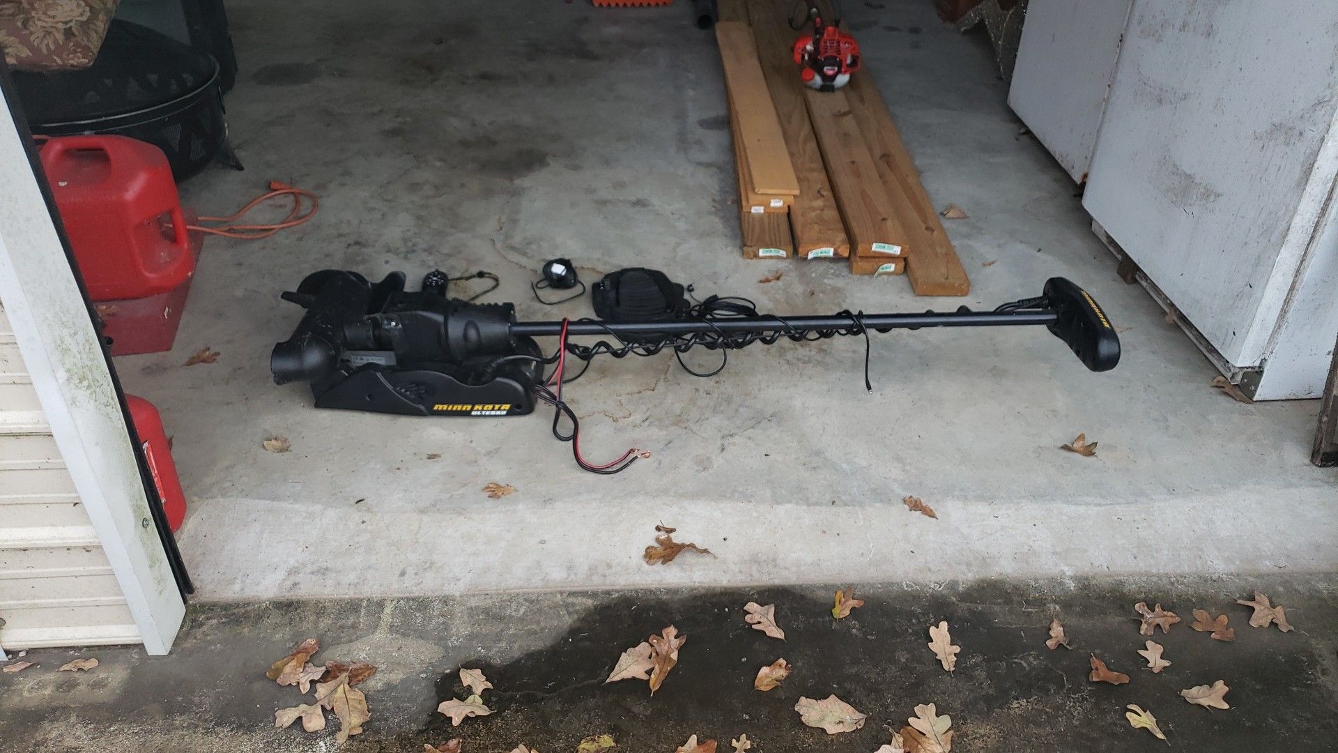 Minn Kota Ulterra auto stow and deploy trolling motor