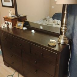 Large 9 Drawer Dresser With Large Mirror Excellent Condition. Amazing Deal 