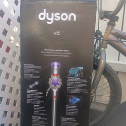 Dyson v8