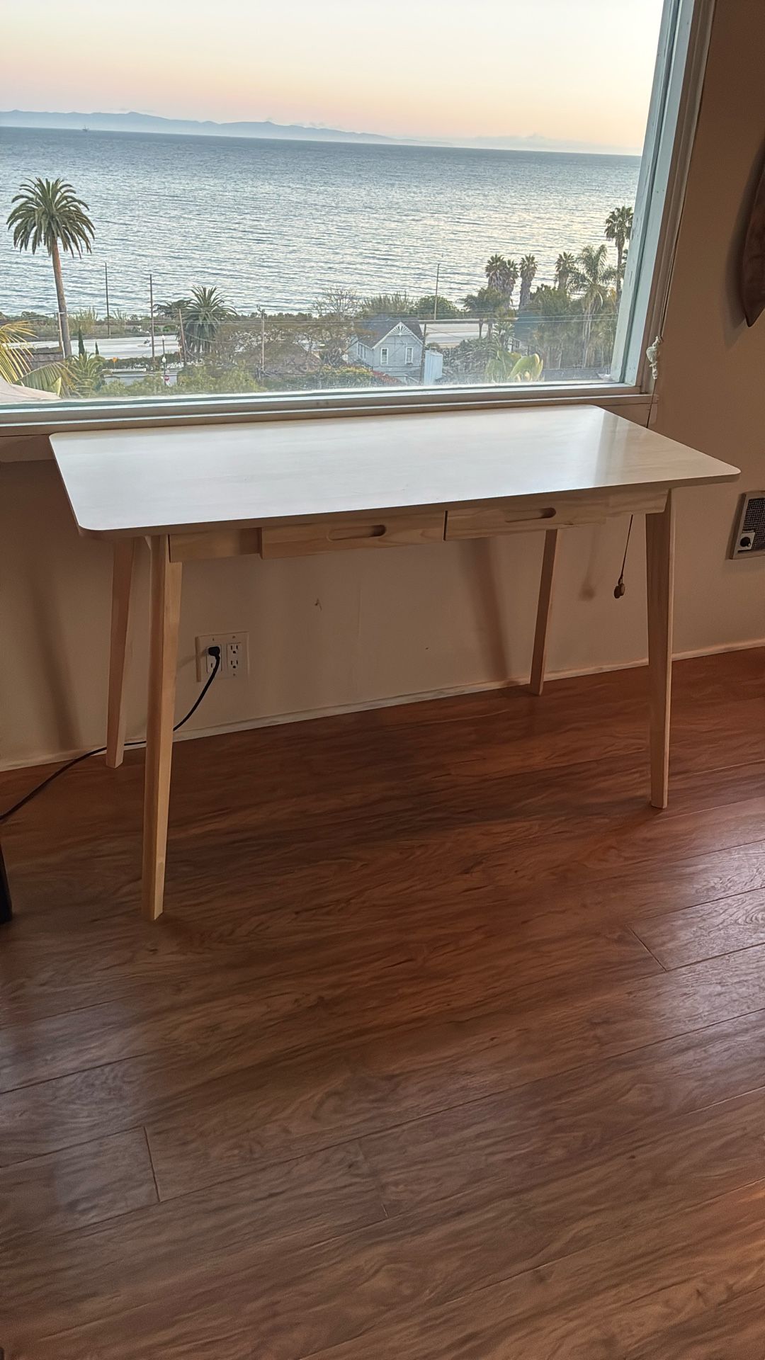 Table / Desk