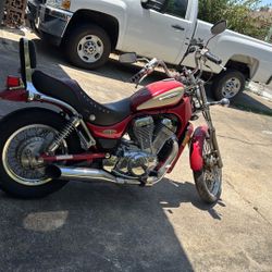 Suzuki Intruder 