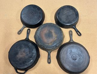 Cast Iron Skillet Lot (5)