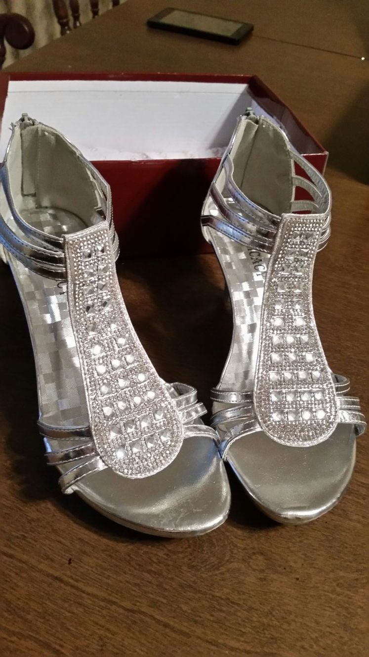 Silver Delicacy Rhinstone Heels Sz 8
