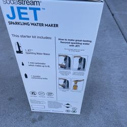 SPARKLING WATER MAKER- NEW 