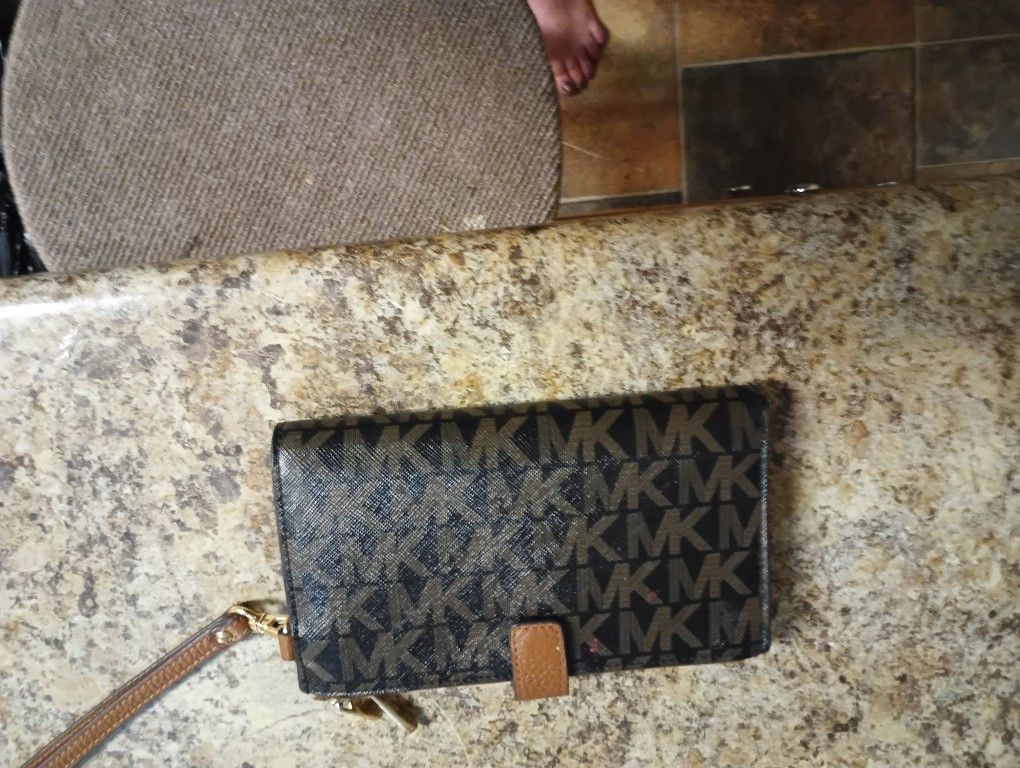 Michael Kors Wrist Wallet