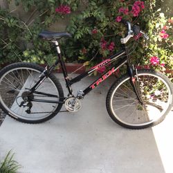 Trek 820  Women’s21 Speed  Step Thru Hybrid 