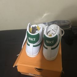 Size 8 in men blazed mid 77 