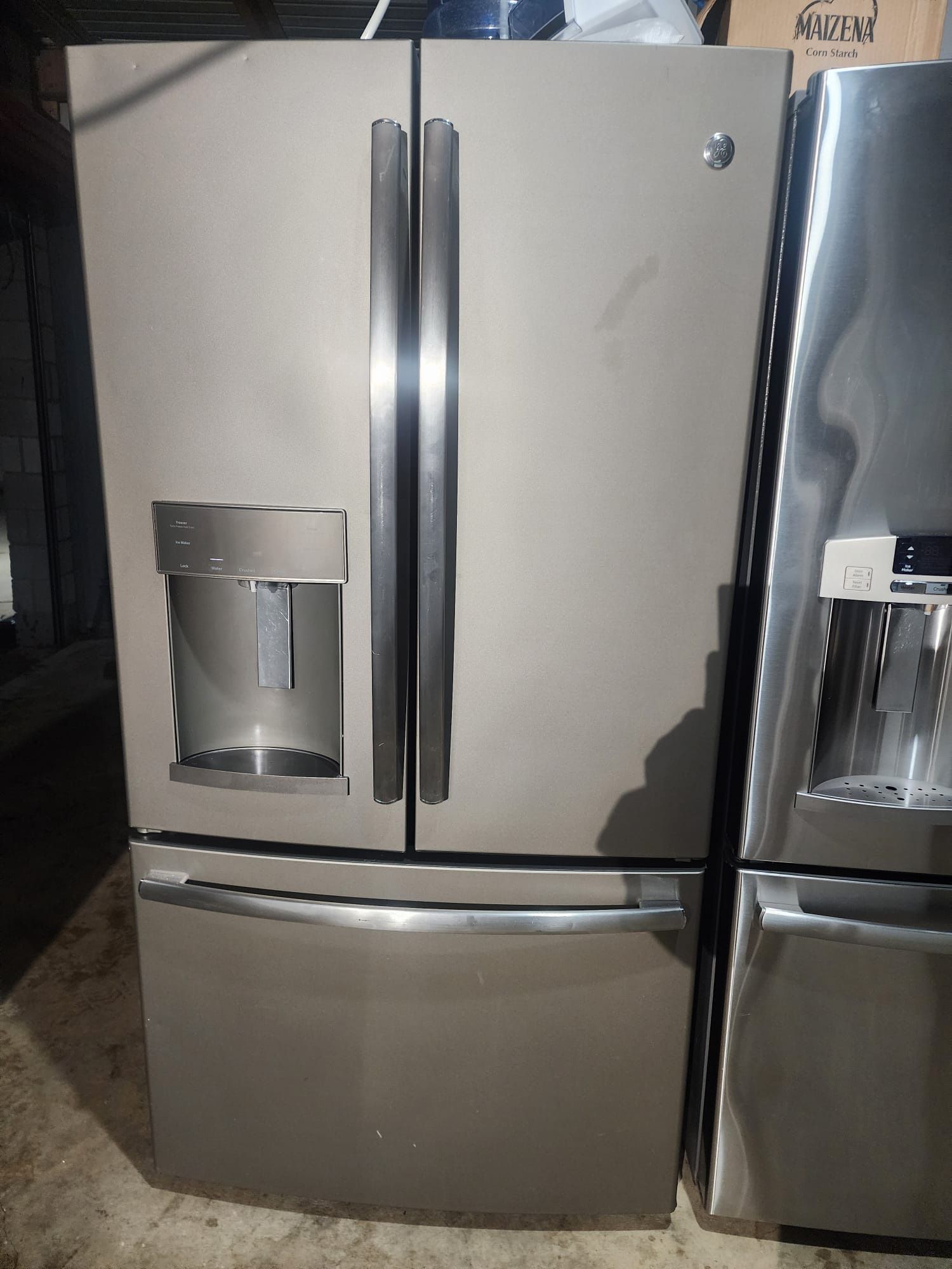 GE 36” Wide French Door Refrigerador 