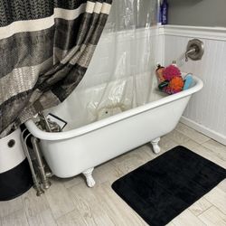 Cast Iron Claw Foot Tub