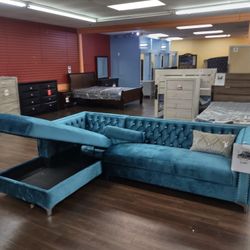SECTIONAL SOFA WITH STORAGE OTTOMAN
