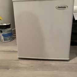 Mini refrigerator 