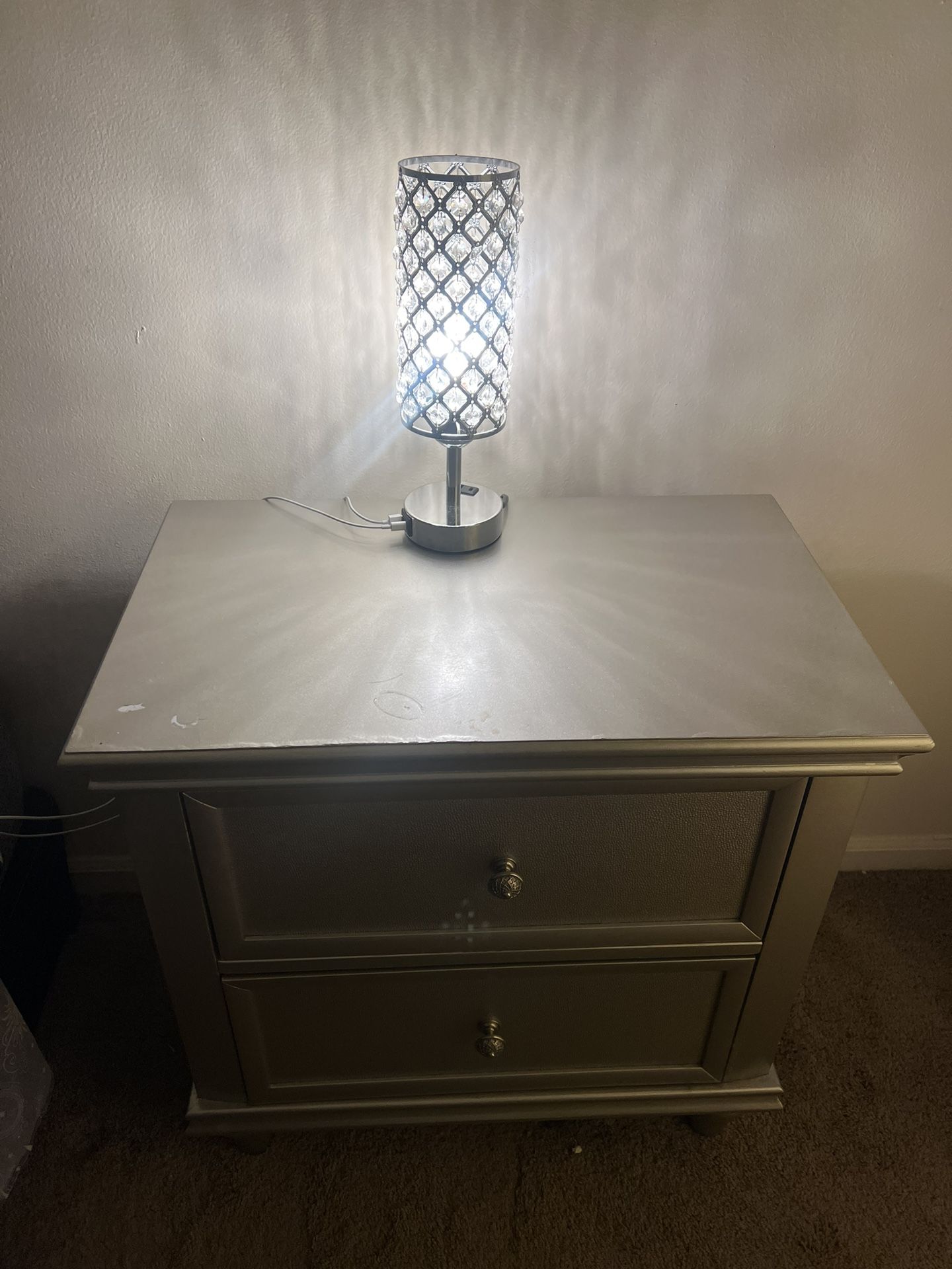 2 Nights Stands With 2 Silver Lam