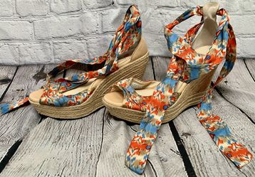 SALE! Ugg Wedge Heels Size 9