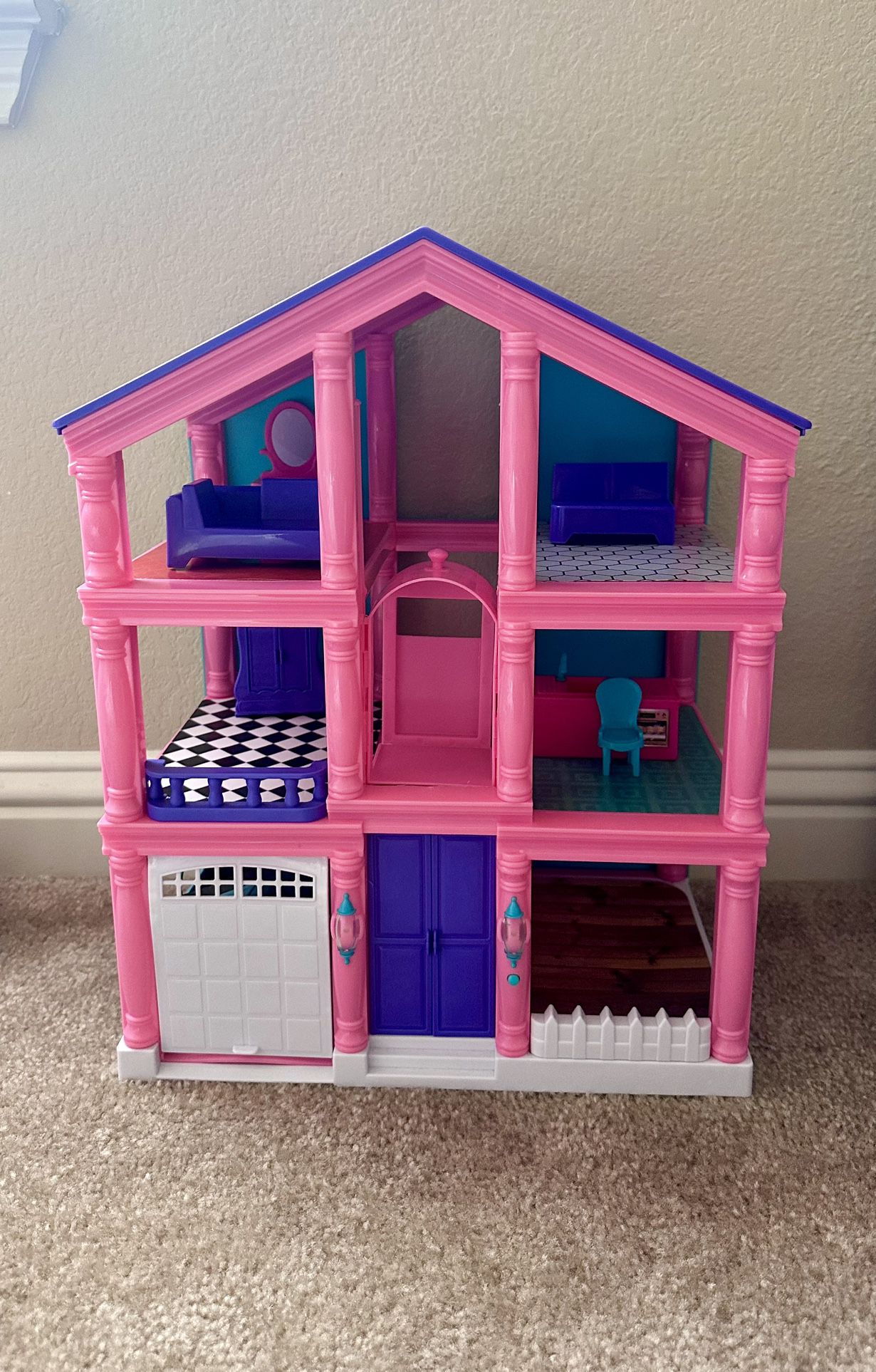 Kid Connection 3-Story Dollhouse Play Set with Elevator, Working Garage and doorbell. 