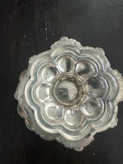 Antique Reed & Barton 1919 Silver Plated Scalloped bowl raised on stand and stamped