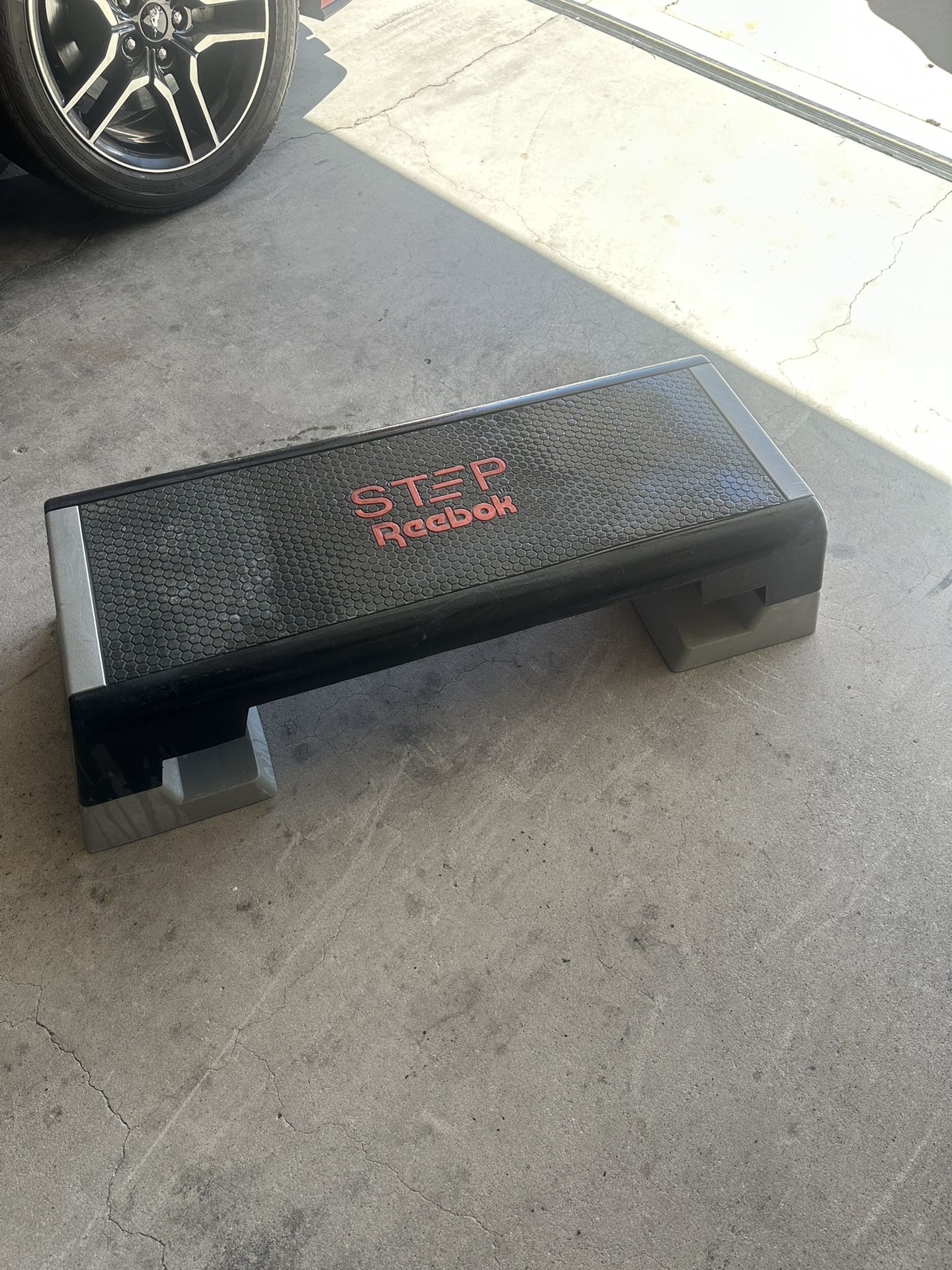 REEBOK AEROBIC EXERCISE STEP PLATFORM WITH 6", 8" AND 12" RISER