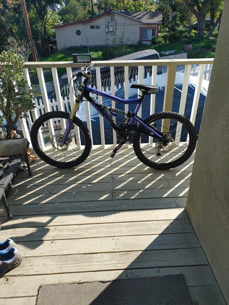 Santa Cruz Bullit Downhill Mountain Bike