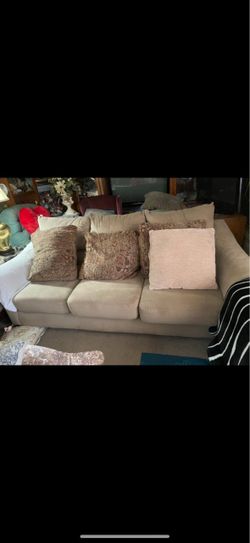 ❤️BEAUTIFUL LIVING ROOM SOFA- BEIGE COLOR❤️