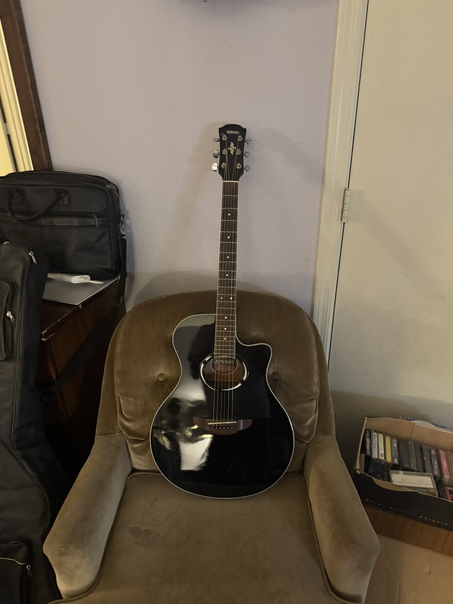 Yamaha APX 500 BL Acoustic/Electric Guitar