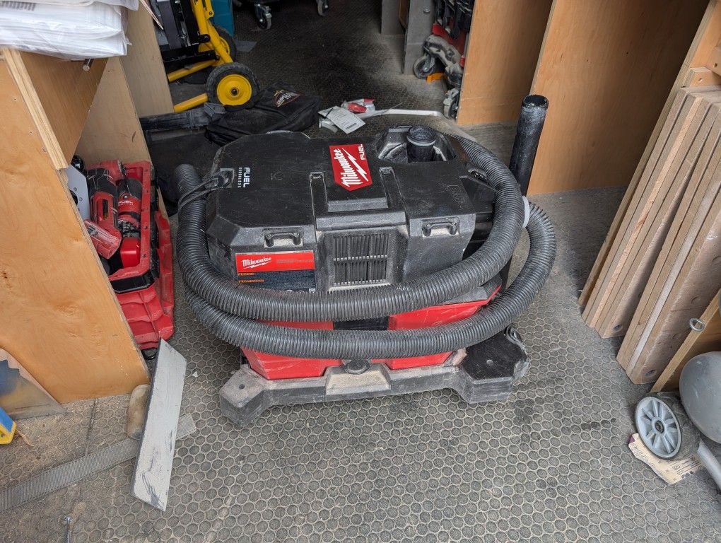 Milwaukee 6gal Shopvac