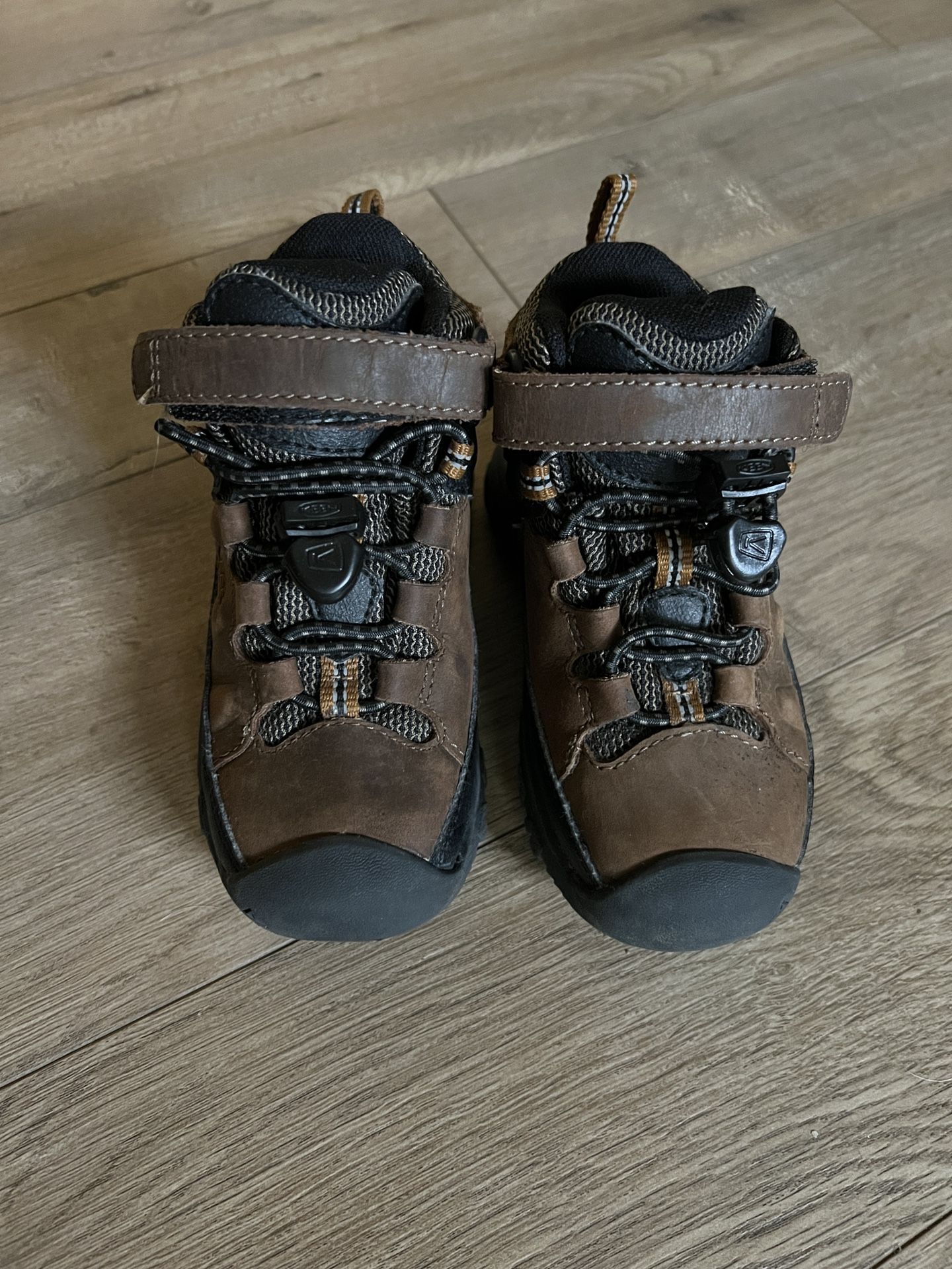 Keen Mid Waterproof Hiking Boots Size 8