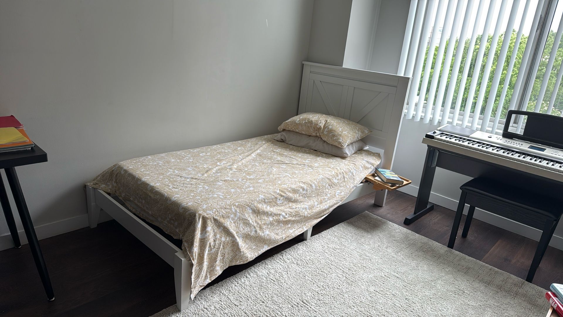 2 Twin Beds , Cash Only