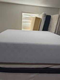 Used queen size MEMORY FOAM COOL GEL MATTRESS ONLY